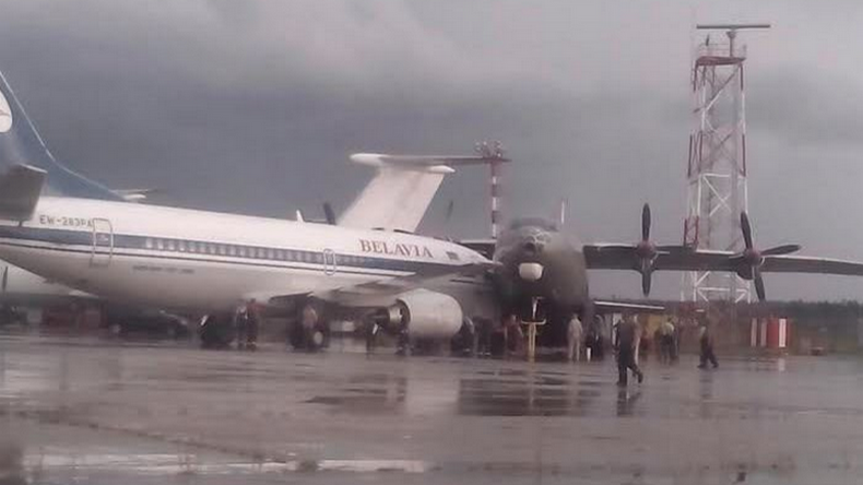 Un orage a provoqué une collision entre deux avions à l’aéroport de Minsk (IMAGES CHOC)