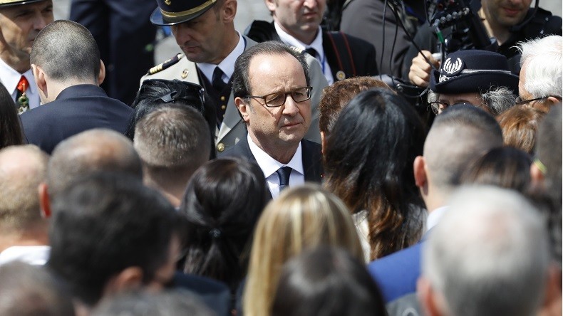«Hollande Démission !» : Le convoi présidentiel hué par des citoyens en colère à Nice (VIDEOS)
