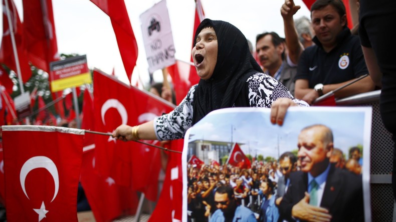 Allemagne : 40 000 personnes dans les rues de Cologne pour soutenir Erdogan (PHOTOS, VIDEOS)