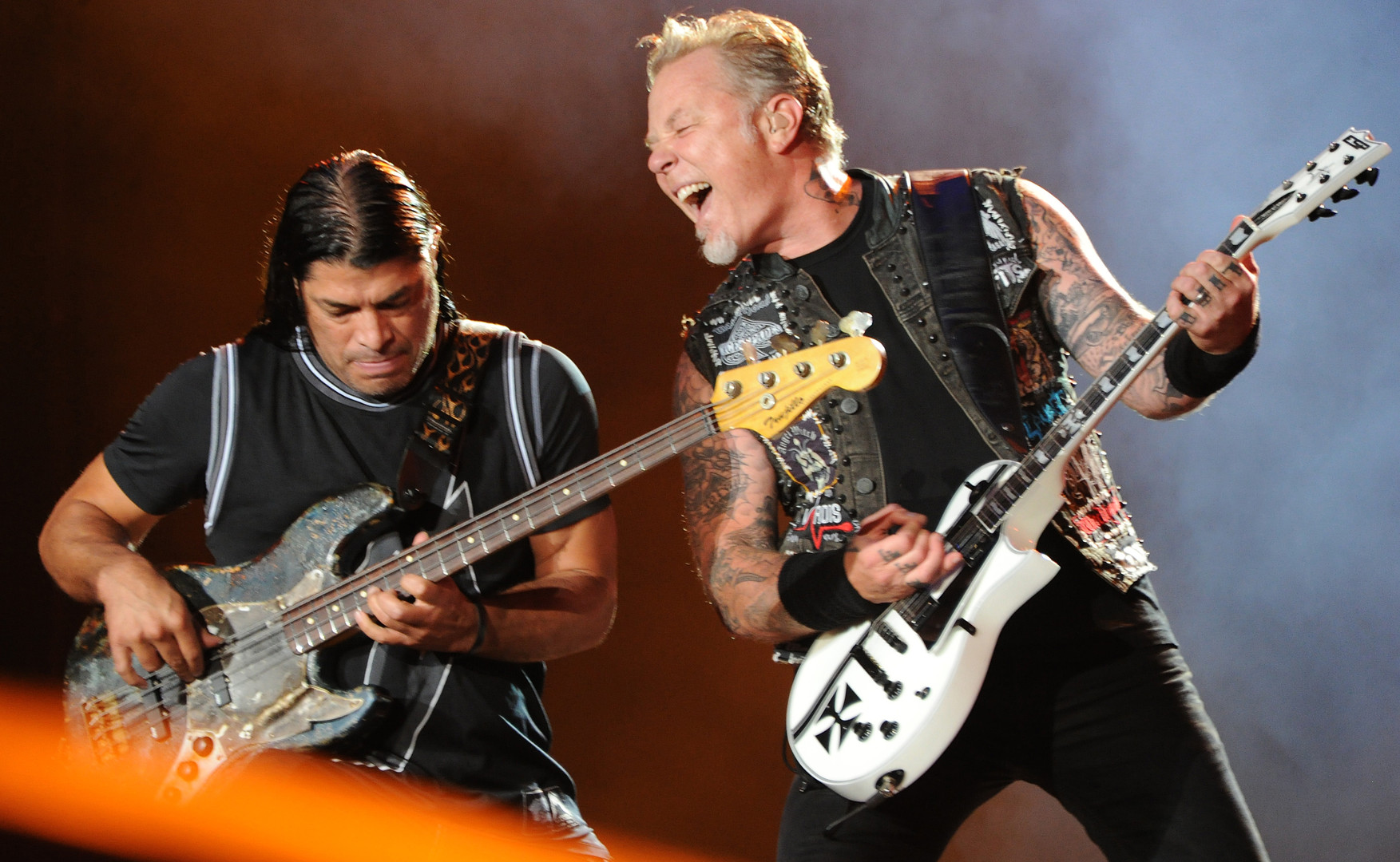 Les Red Hot Chili Peppers pris pour Metallica par la douane biélorusse (IMAGES)