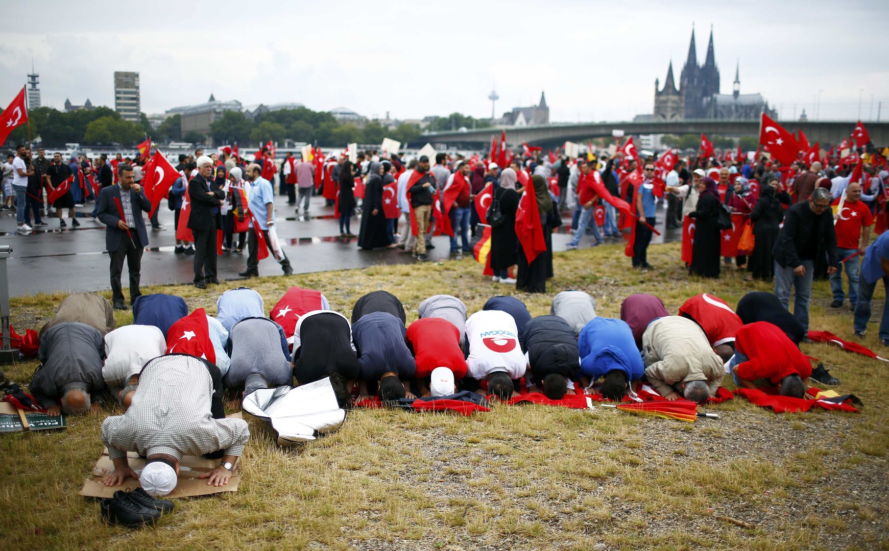 Allemagne : 40 000 personnes dans les rues de Cologne pour soutenir Erdogan (PHOTOS, VIDEOS)