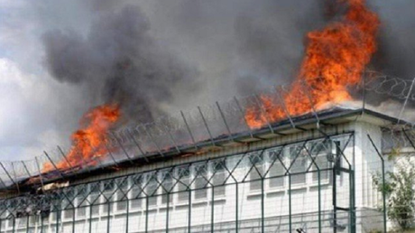 Des migrants provoquent un incendie au centre de rétention de Vincennes