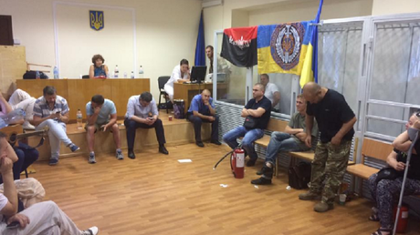 Ukraine : des activistes radicaux bloquent le centre de Kiev après l'arrestation d'un commandant