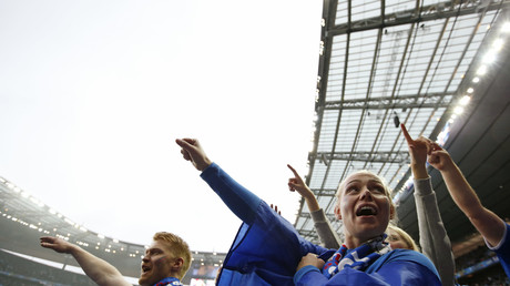 Fan zone à Paris pendant le match France-Islande 