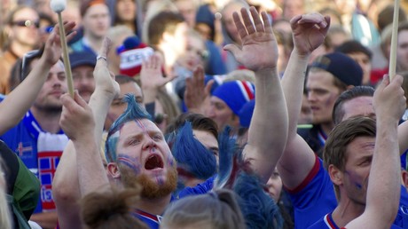 Euro 2016 : les Islandais offrent un dernier chant épique à leurs joueurs (VIDEO)