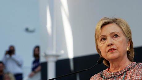 Un haut responsable américain demande de retirer l’accès de Clinton aux données classifiées