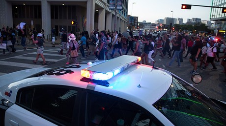 EN CONTINU : cinq policiers tués et sept blessés à Dallas lors de manifestations contre les bavures
