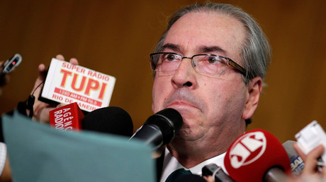 Brésil : accusé de corruption, le principal adversaire de Dilma Rousseff démissionne 