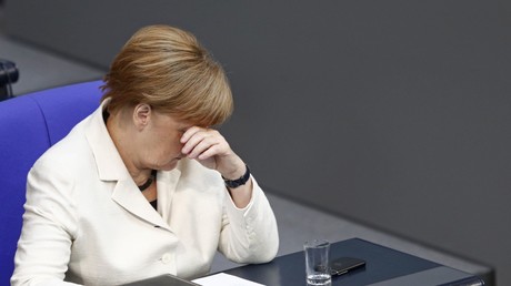 Angela Merkel reconnaît que des terroristes se mêlent aux flux de migrants
