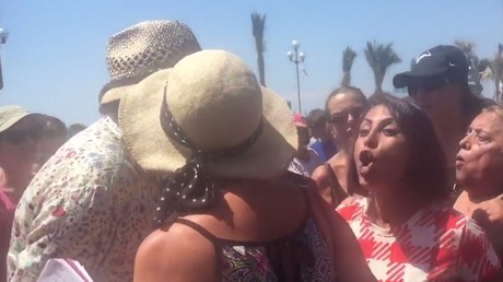 Minute de silence à Nice : un homme demande à une femme de «retourner où elle est née» (VIDEO)