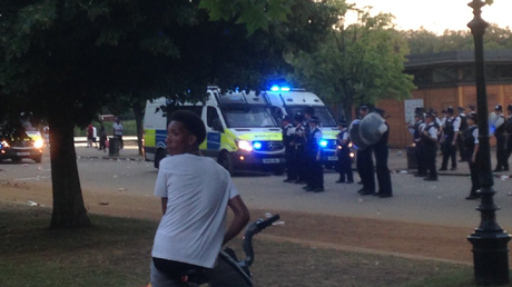 La bataille d'eau géante a dégénéré en un déchaînement de violences dans le célèbre Hyde Park de Londres