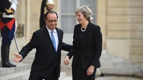 Brexit : Hollande accepte finalement de laisser le temps à May de «préparer» la négociation