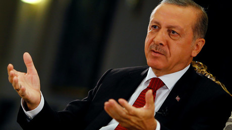 Purge en Turquie : Erdogan ferme 1 043 écoles privées et fait passer la garde à vue de 4 à 30 jours