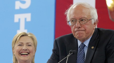 Etats-Unis : l'équipe de Sanders envisageait de demander un avion contre son soutien à Clinton