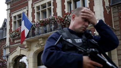 Prise d'otages dans une église près de Rouen : réactions des personnalités obtenues par RT France