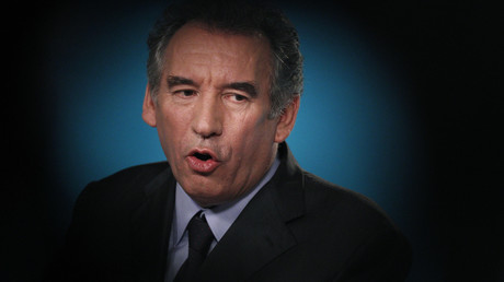 Bayrou regrette que l'église, placée près d'une «communauté fanatisée» ait été «sans surveillance»