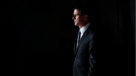 Manuel Valls attaqué pour son revirement sur l’interdiction du financement étranger des mosquées
