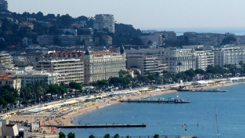Cannes : un boulanger retrouve son cambrioleur grâce à Facebook