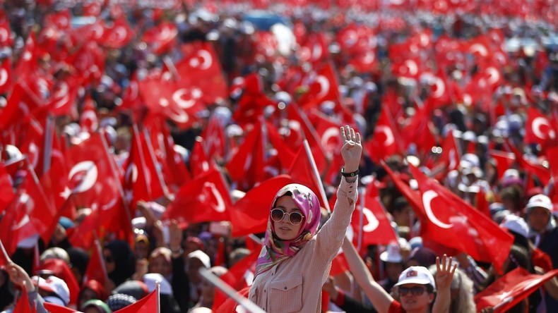 Turquie : manifestation anti-putsch massive à Istanbul (PHOTOS, VIDEOS)