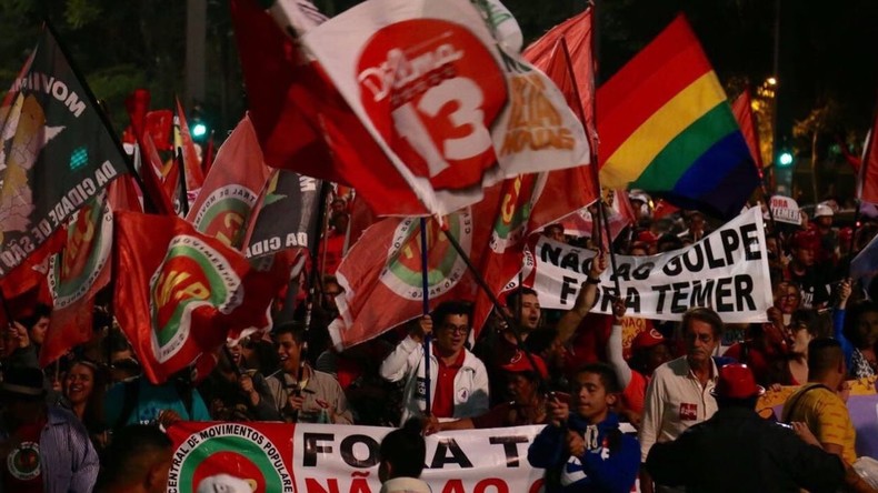 Des manifestations pro-Rousseff à Sao Paulo pendant que le Sénat vote sa destitution (VIDEO)