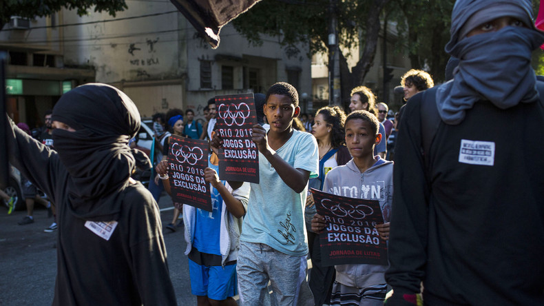Brésil : manifestation contre la corruption à Rio en marge des JO (VIDEO)