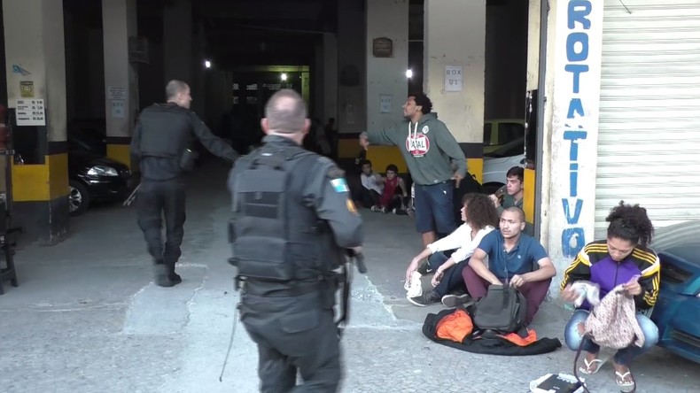 La police de Rio a arrêté 50 protestataires anti-JO avec des gaz lacrymogènes (VIDEO)