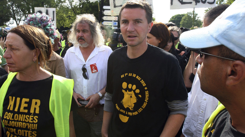 Arrêtés anti-burkini : le parti d'Olivier Besancenot crie à l'islamophobie