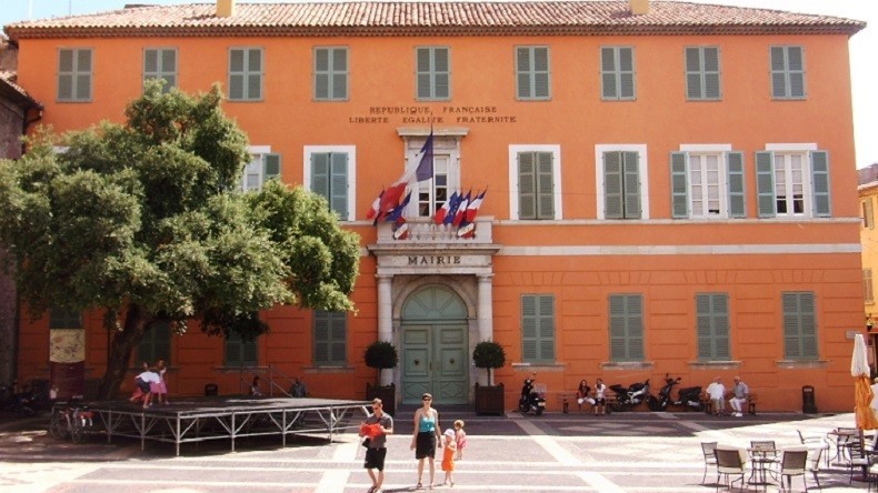 Pluseurs maires continuent d'interdire le burkini, malgré la décision du Conseil d'Etat