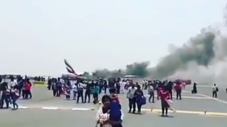 Panique à bord de l'avion accidenté à Dubaï - un passager filme l'évacuation (VIDEO CHOC)
