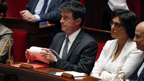 Le Conseil constitutionnel valide le 49-3 : Valls s'en réjouit, les Français, beaucoup moins