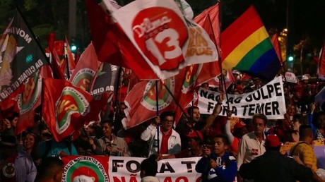 Des manifestations pro-Rousseff à Sao Paulo pendant que le Sénat vote  sa destitution (VIDEO) 