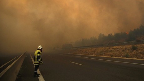 Incendies dans le sud de la France : 4 pompiers blessés, sur 2 500 mobilisés (PHOTOS - VIDEOS)