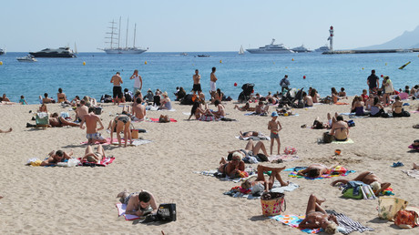 Le maire de Cannes interdit le port du burkini à la plage