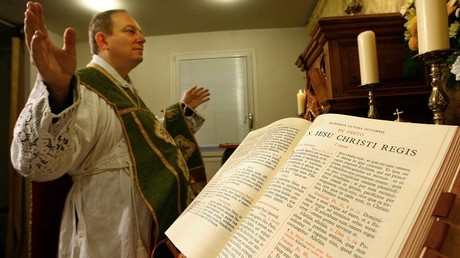 «Une bande d’excités qui n’ont rien de catholique» : l’abbé de Sainte-Rita condamne l’agression