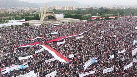 Des milliers de Yéménites protestent contre la coalition menée par l’Arabie saoudite (PHOTOS)