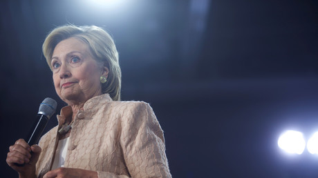 Environ 14 900 nouveaux emails de Clinton révélés, sa fondation mise en cause 