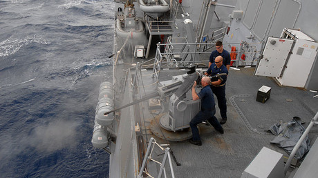 Des marins en exercice sur l'USS Nitze. Wikimedia Commons. DR