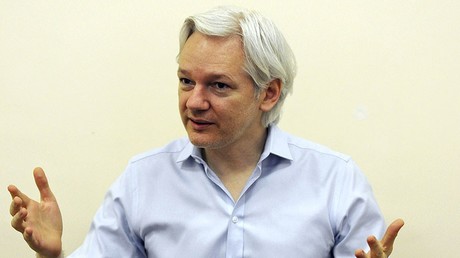 Clinton taxe Poutine de «parrain du nationalisme extrême», Assange dénonce son hystérie antirusse