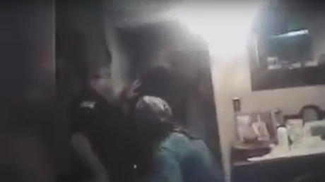 Etats-Unis : la police utilise du gaz poivre contre une femme noire de 84 ans (VIDEO)