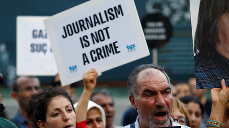 Des manifestants protestent contre la fermeture d'un journal en Turquie (archive) 