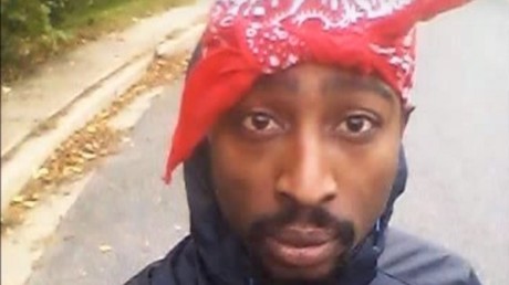Tupac toujours en vie ? Les réseaux sociaux s’affolent après la diffusion virale d’un selfie