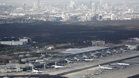 Une fausse alerte à la bombe à l’aéroport de Francfort entraîne son évacuation (VIDEO)