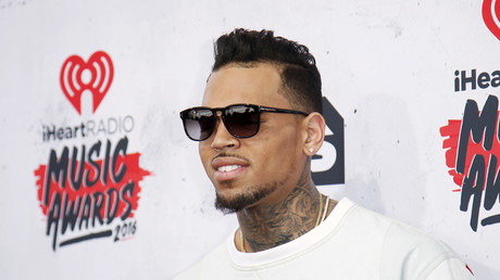 Etats-Unis : le chanteur Chris Brown relâché contre une caution de 250 000 dollars (VIDEO)