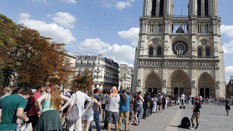Bouteilles de gaz près de Notre-Dame : le maire du Ve arrondissement dénonce de graves manquements