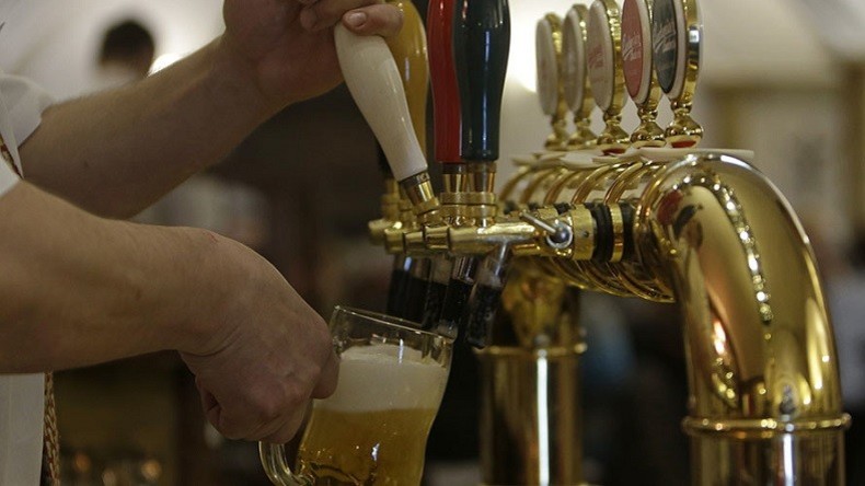 Une brasserie belge ouvre un pipeline de bière qui traverse le centre historique de Bruges (VIDEO)