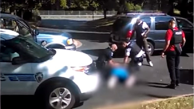 «Il n’a pas d’arme !» : la famille de l’Afro-américain abattu par la police diffuse sa vidéo