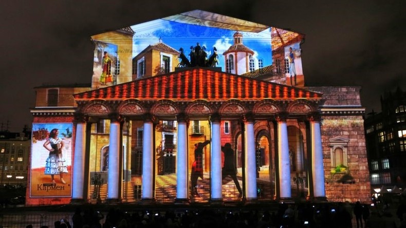 Cercle de lumière : les façades historiques de Moscou se transforment en toile (PHOTOS, VIDEOS)