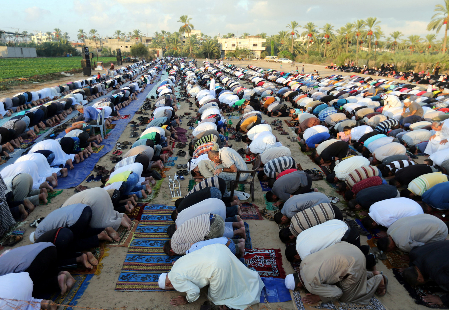 Les musulmans du monde entier célèbrent l'Aïd el-Kébir (IMAGES, VIDEOS)