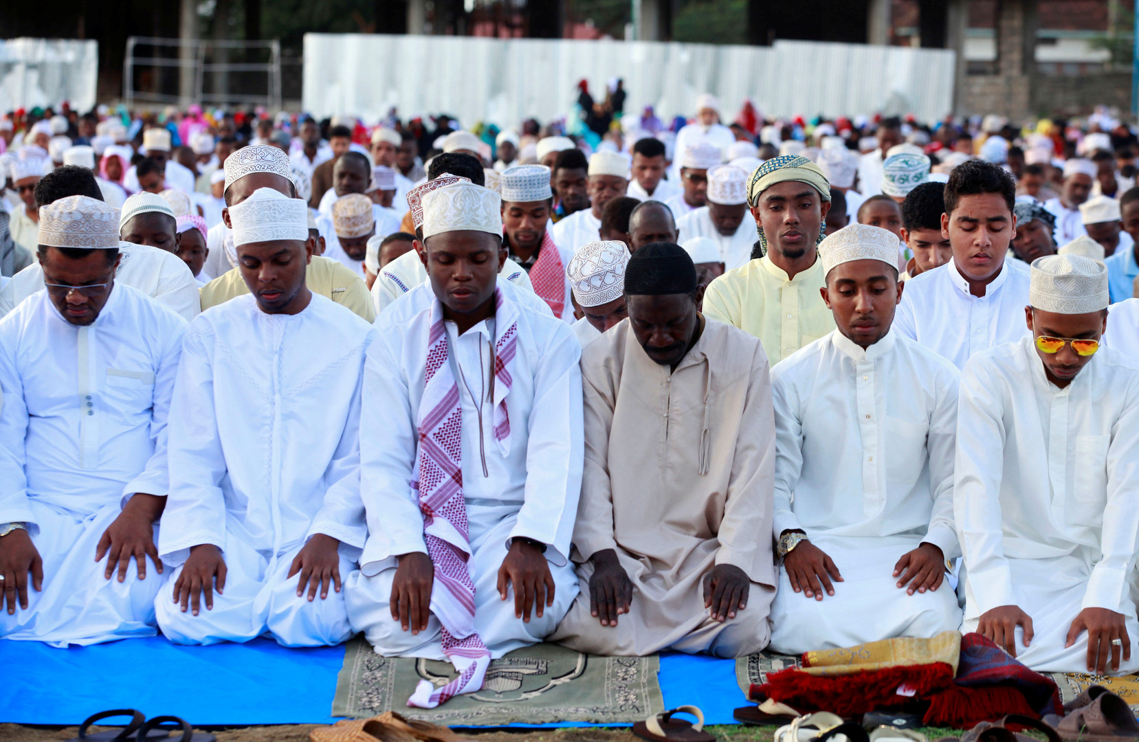 Les musulmans du monde entier célèbrent l'Aïd el-Kébir (IMAGES, VIDEOS)