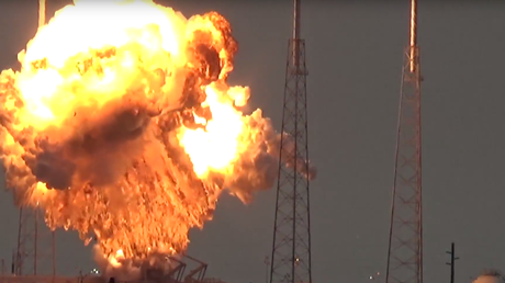 La puissante explosion d’une fusée Space X sur sa rampe de lancement (VIDEO CHOC)